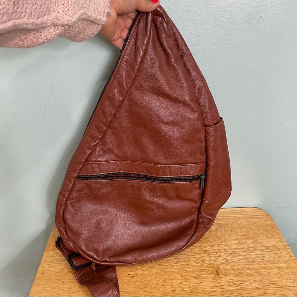 Ameribag Healthy Back Bag Medium Leather Crossbody / Sling Bag (Brown)